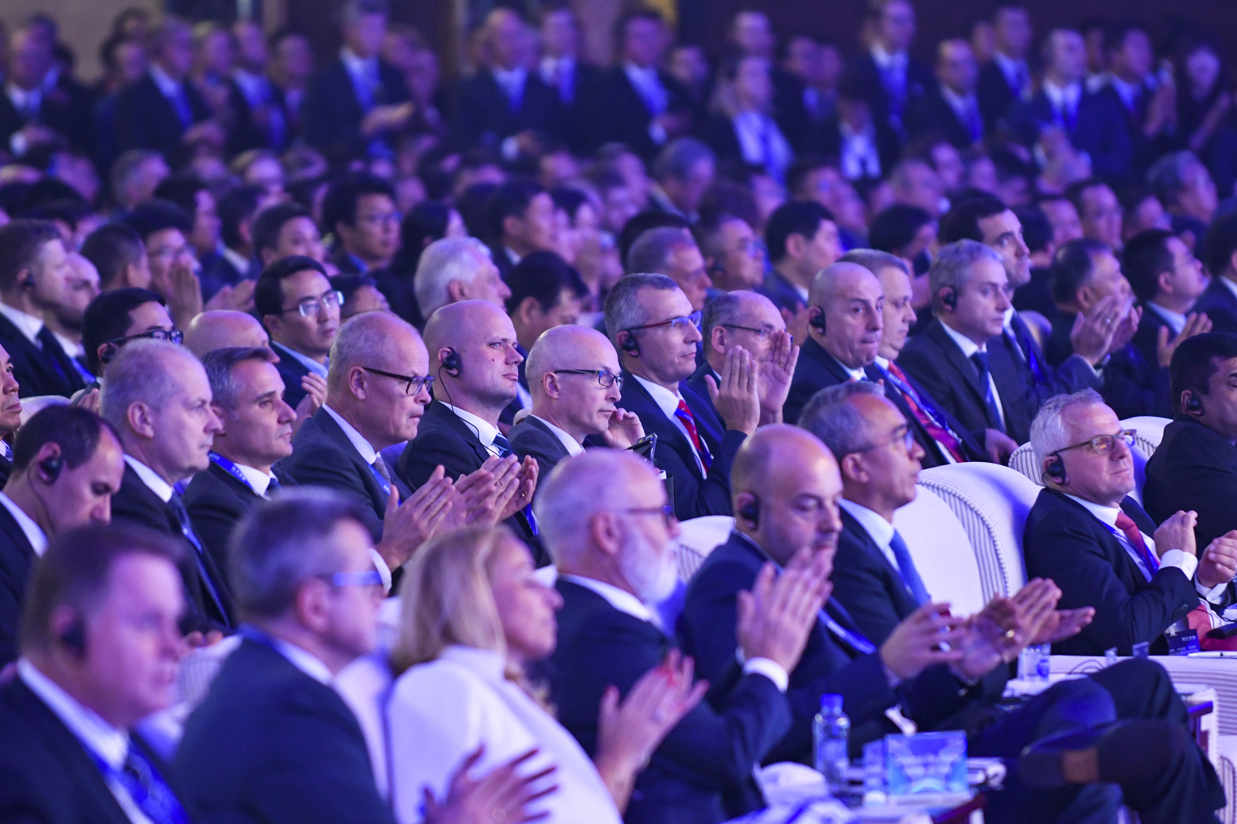 许家印说弯道超车,许家印弯道超车视频演讲