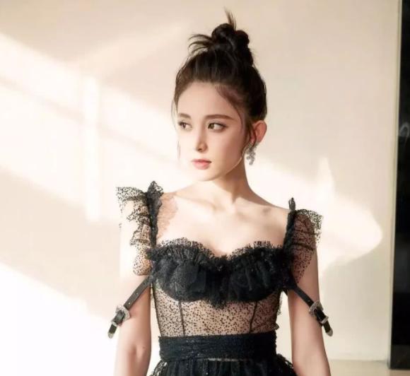 娜扎被p黑白照,戏没演好被导演骂