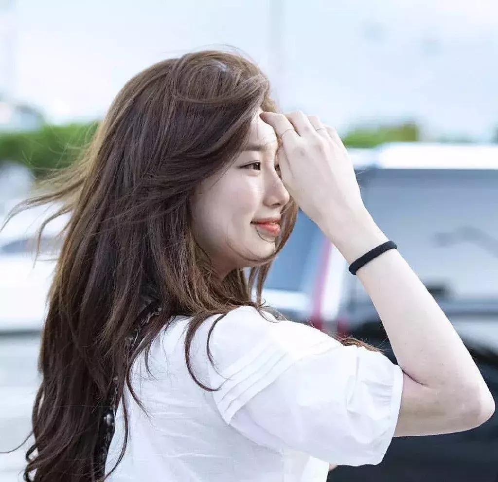 5款显脸小超好看的发型分享,大脸长发适合烫什么样的发型