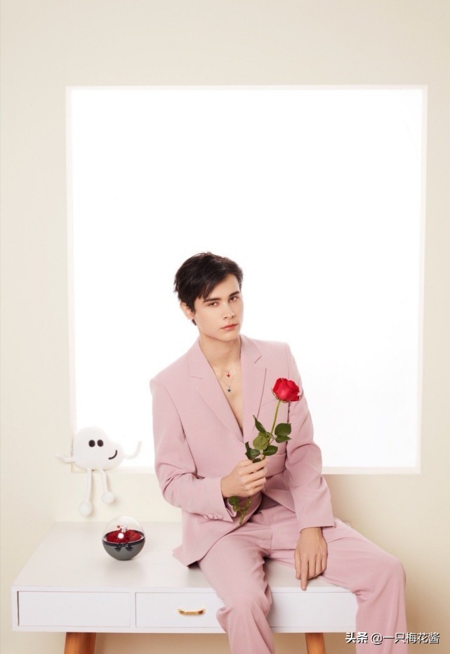 “笋丝”们利路修发福利来了，渔网装和光腿装你来不来看