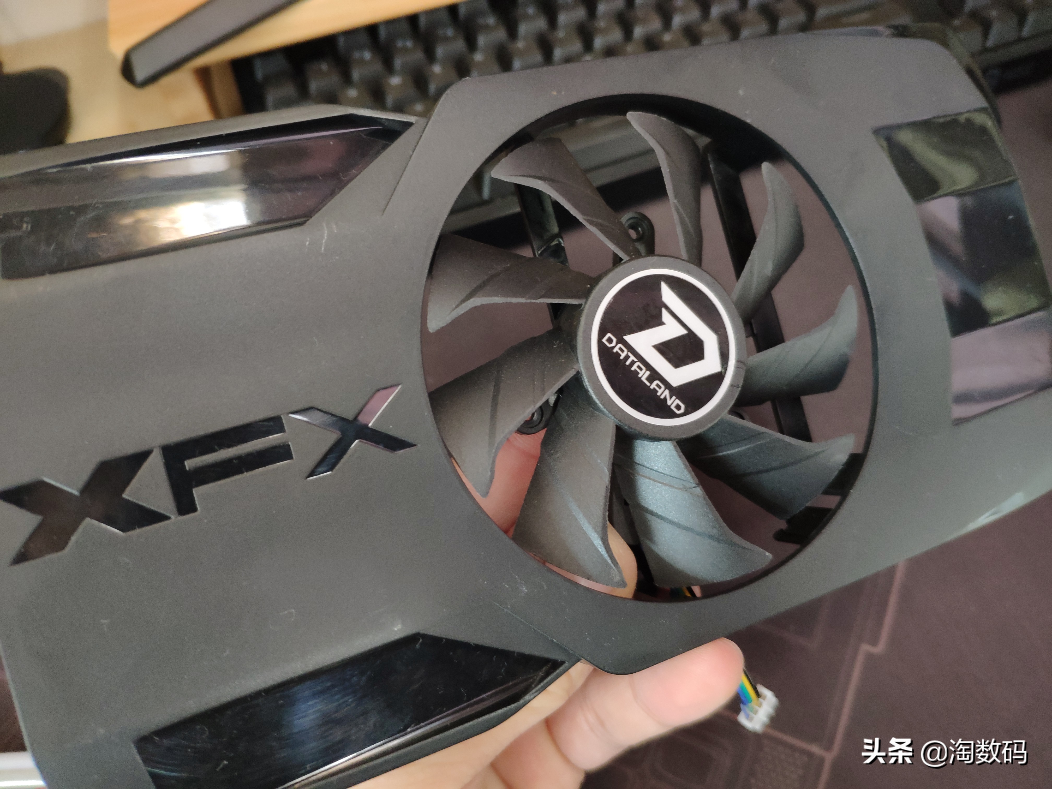 碎纸片卷进显卡风扇轴承？！WD40防锈液+小牙签完美解决咆哮风扇
