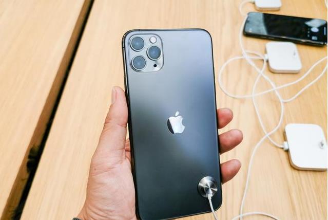 苹果xsmax电池82%要不要换电池,苹果8plus电池剩77%需要换电池吗