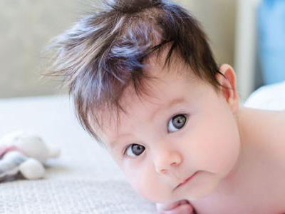 宝宝一醒就要喝奶吗,宝宝一醒就要吃母乳