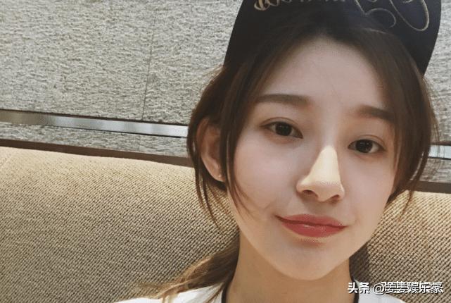 她曾是央视最美主持人,央视著名主持人走秀