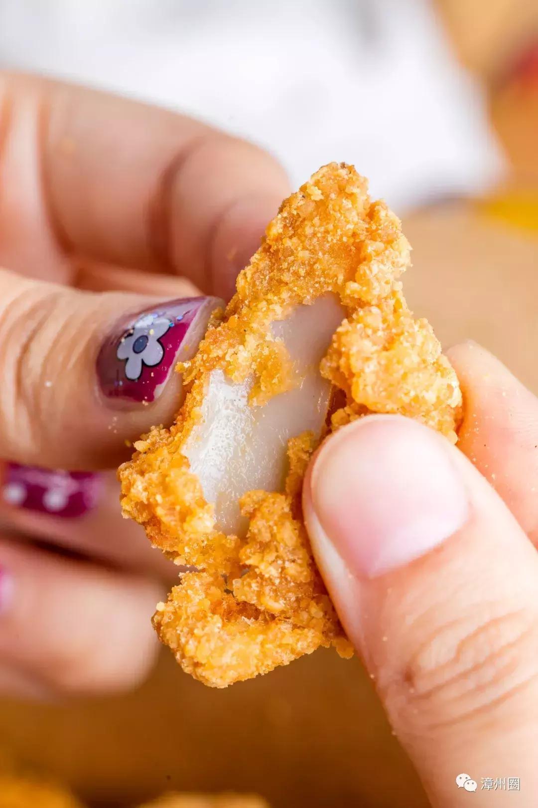 古城这家店很小，但鸡炸得好