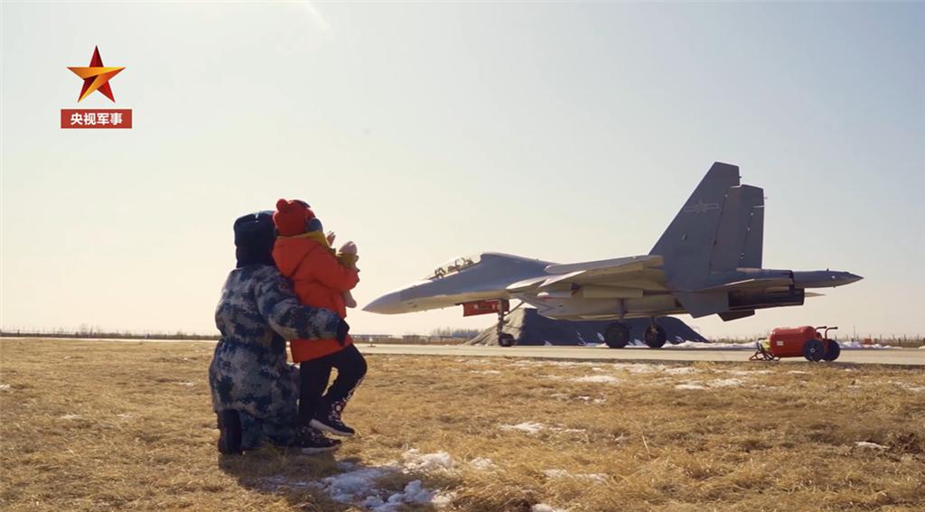 飞行教官眼中的歼-16：攻防兼备没短板，超过苏-30一个时代