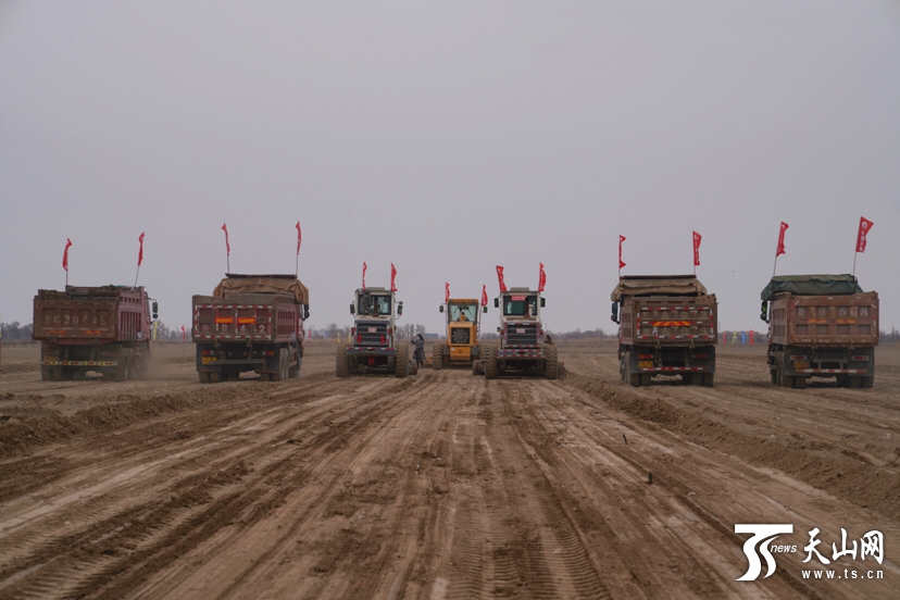 小天晨报：*疆新**掀起交通建设“热潮”；*疆新**首条沙漠高速公路开建；乌市339家企事业单位面向高校招聘2975人