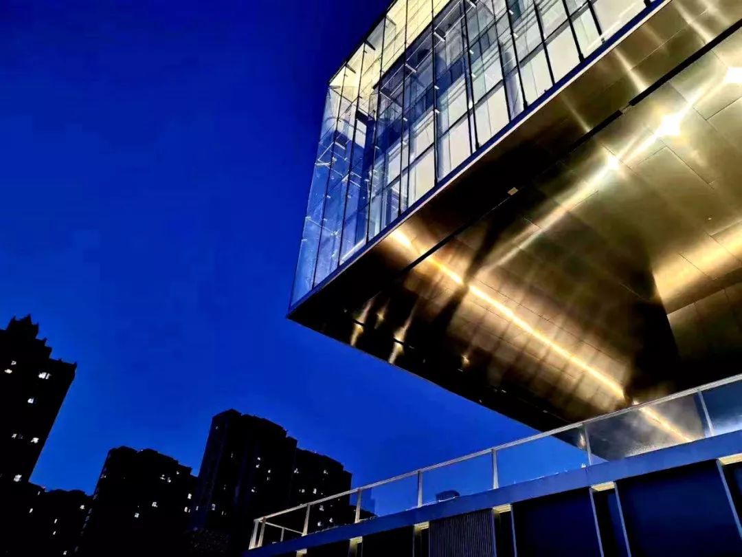 惊艳西安的“天幕水晶宫”:曲江诞生一座新现代建筑坐标