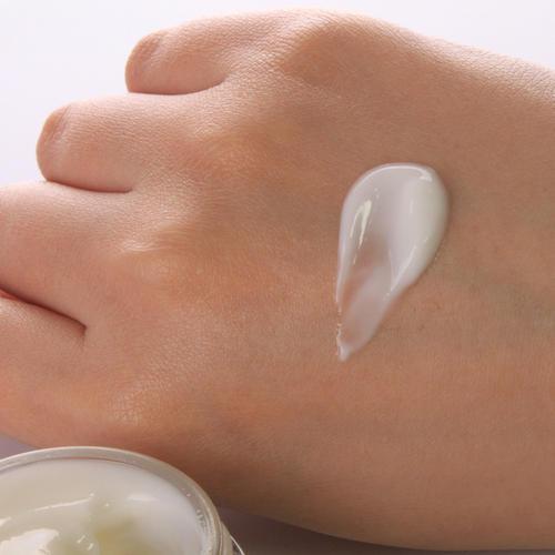 三款贵到哭泣却有奇效的眼霜测评,这五款眼霜才是真正的实力派