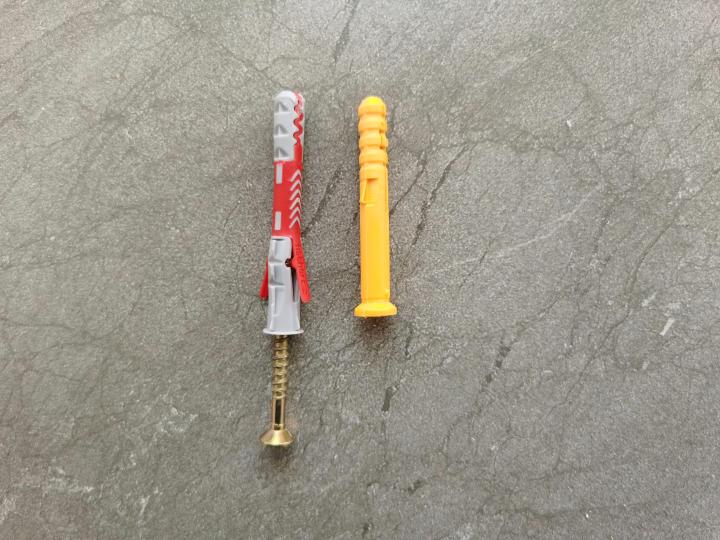 推荐一款简单精致的电脑桌 (实木电脑桌效果图大全2015款)