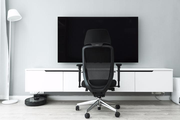 推荐一款简单精致的电脑桌 (实木电脑桌效果图大全2015款)