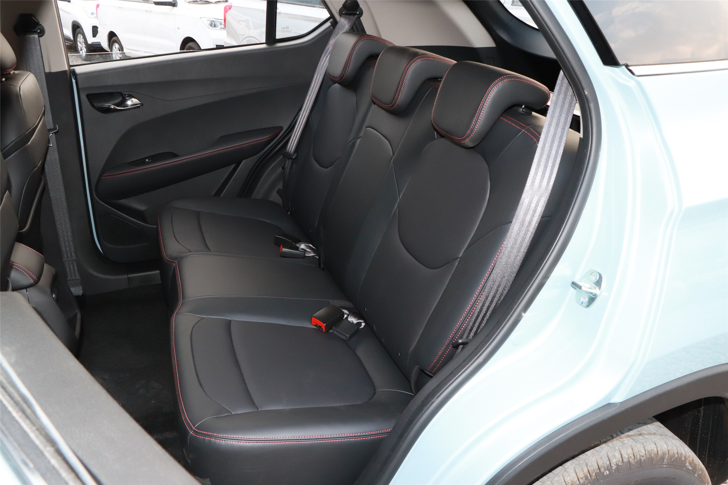 从销量萎靡到新车被抢购,从月销过万到逆势下滑