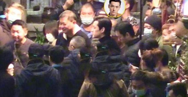 马伊琍一路疾走尽显干练,马伊琍黑裙登台精致迷人楚楚动人