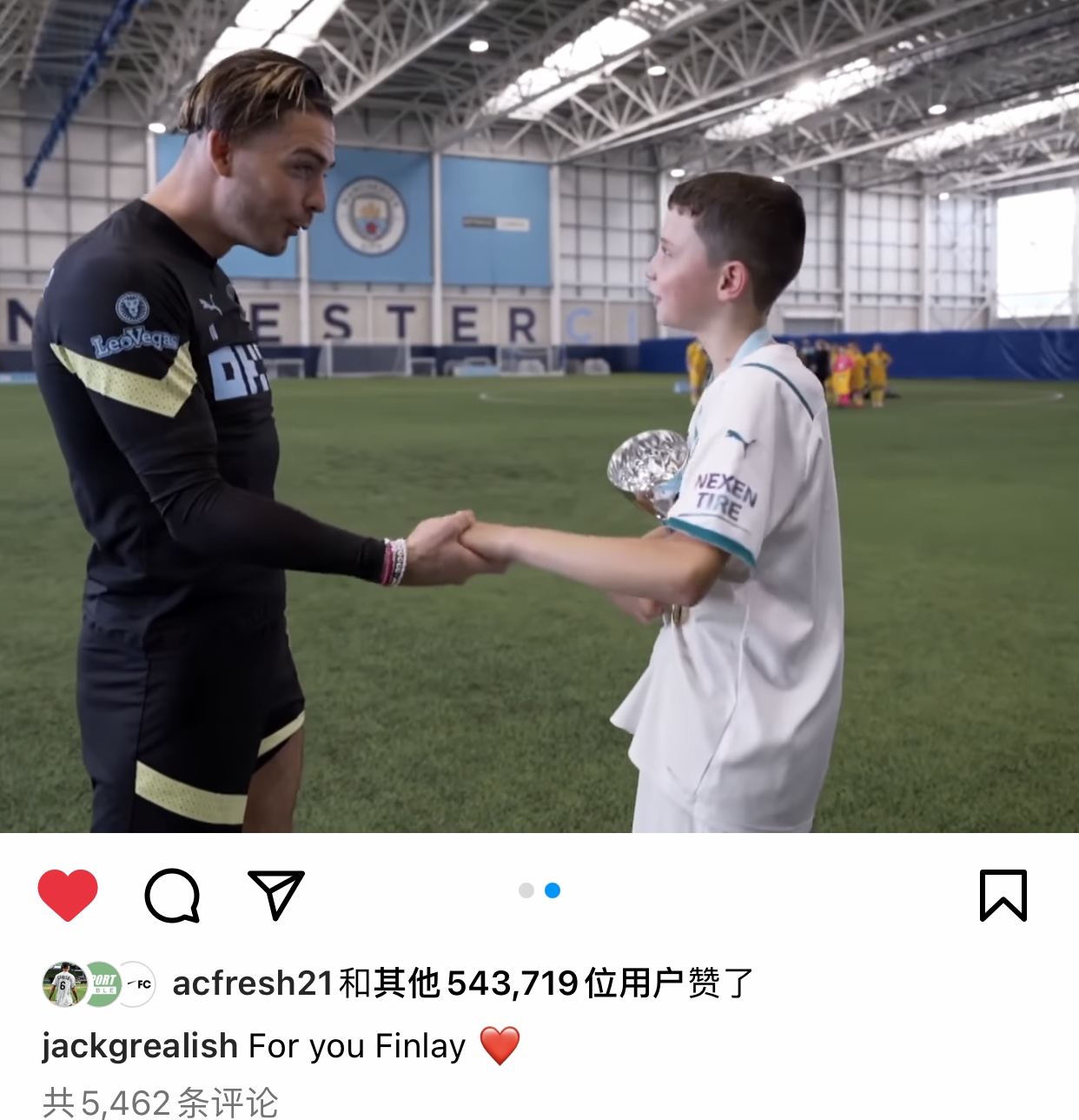 英格兰大胜被一暖心动作抢走风头，当事人发文解释后2小时获赞54万