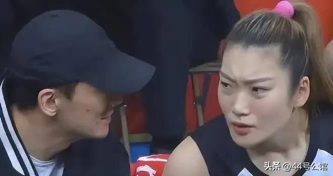 中国女篮队员李梦知三当三，脱下衣服已输彻底，令人唏嘘不已