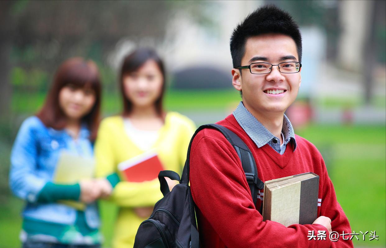 大学生暑假涌向工厂流水线，月入五六千，目标就是赚出一台iPad