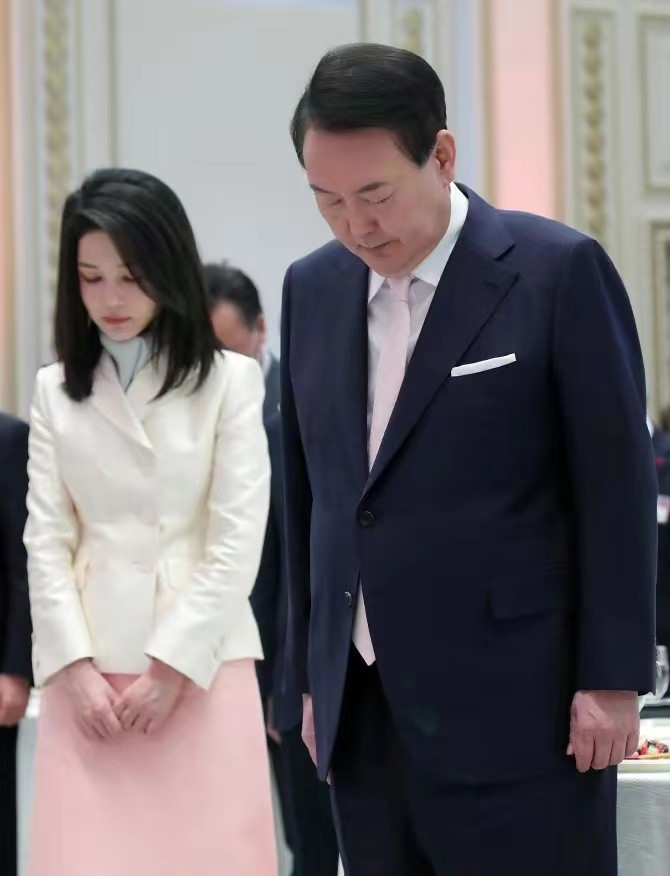 韩国第一夫人粉色穿搭,韩国第一夫人的打扮