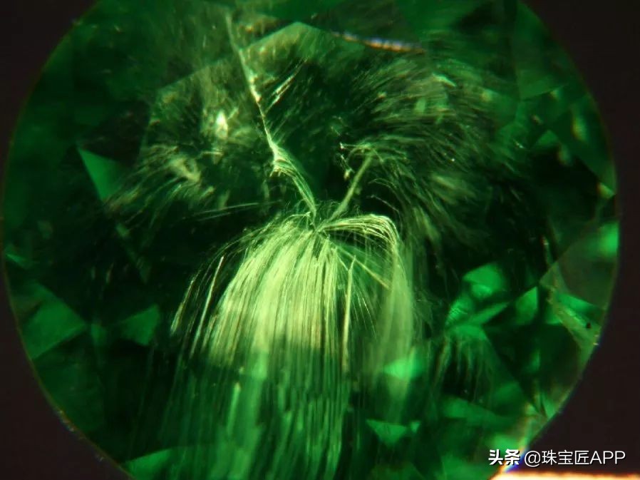 宝石的裂纹叫什么,宝石有裂痕是不是就失去价值了