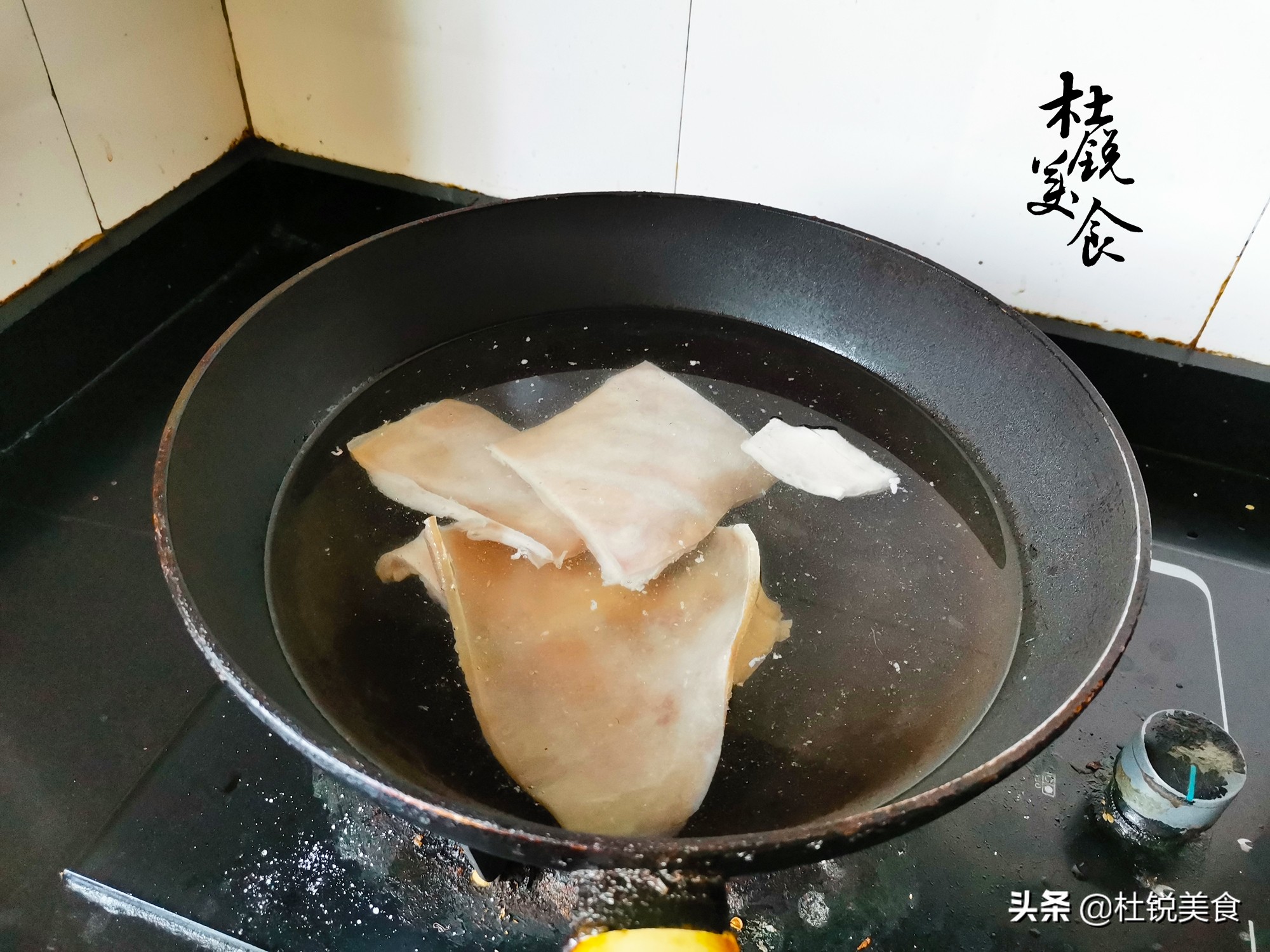 灌汤包用猪皮冻还是鸡皮冻好吃,做猪皮冻放盐不