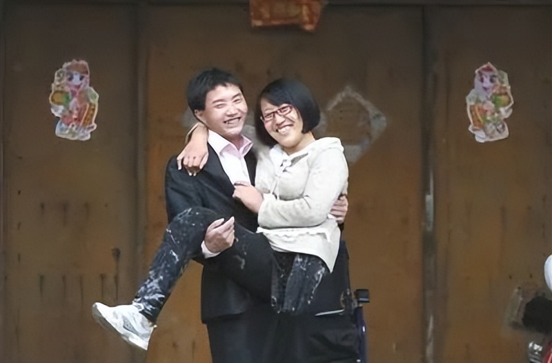 汶川地震女孩魏玲,2008汶川地震女孩魏玲