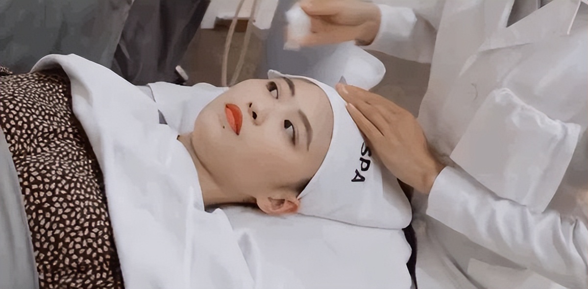 鼻子黑头里挤出的白色油脂怎么办,鼻子上有硬硬的黑头怎么办