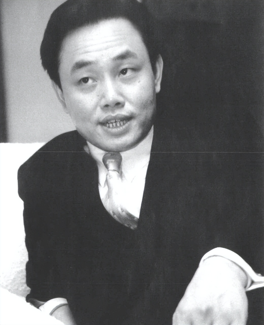 张志铭：曾给黄光裕当司机，因帅气被首富妹妹看中，赚到65亿身家