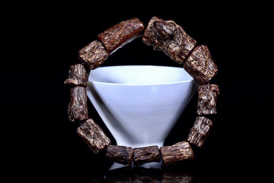 如何正确的鉴别沉香手串真假,沉香手串的化学香和沉香的区别