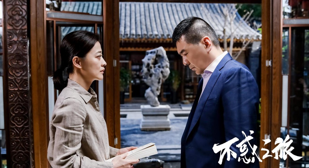 没经济来源的爱情像一盘沙,没有经济基础的爱情像一盘散沙