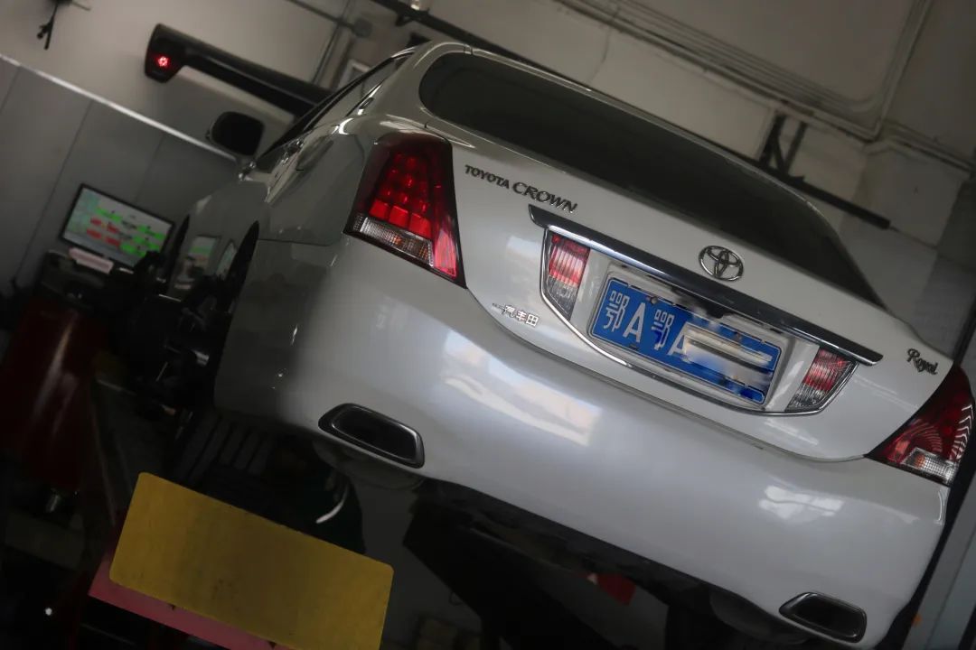 13代半皇冠底盘松散回炉重造,十三代皇冠彻底整备