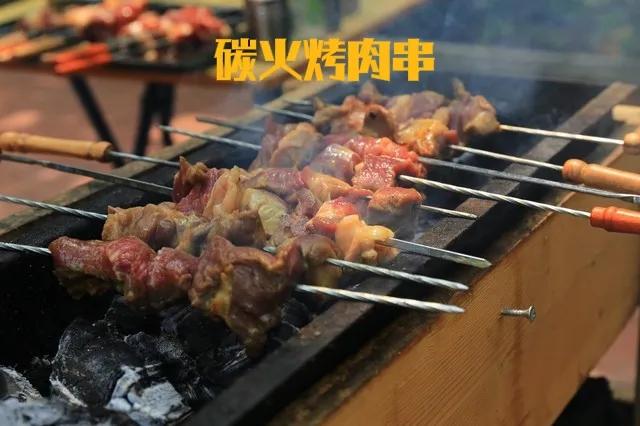 炭烤羊肉串怎么烤最好吃,夏天人们喜欢吃烧烤
