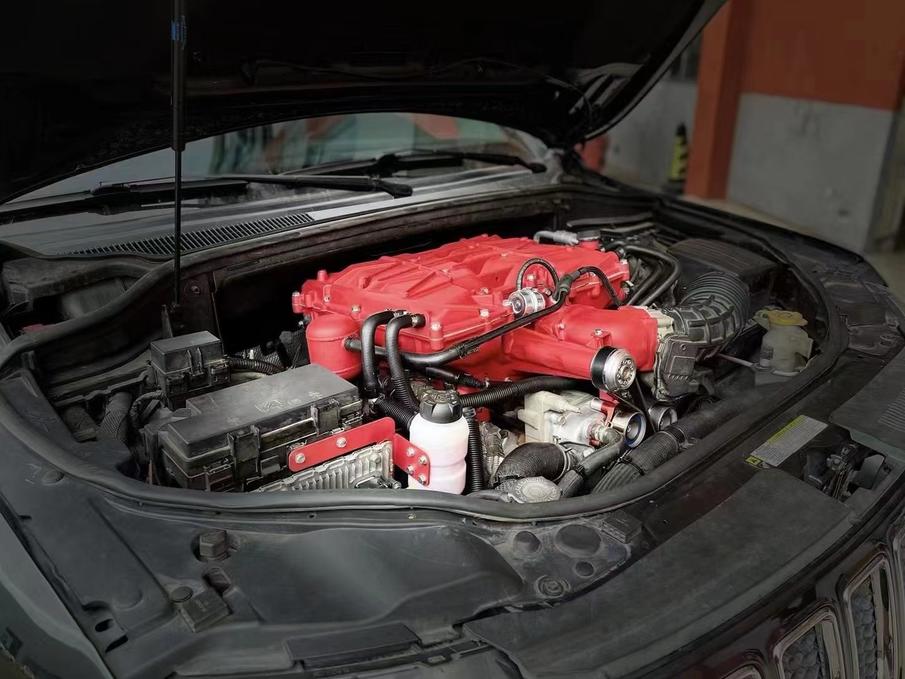 最新大切诺基srt8,最新版大切诺基srt8