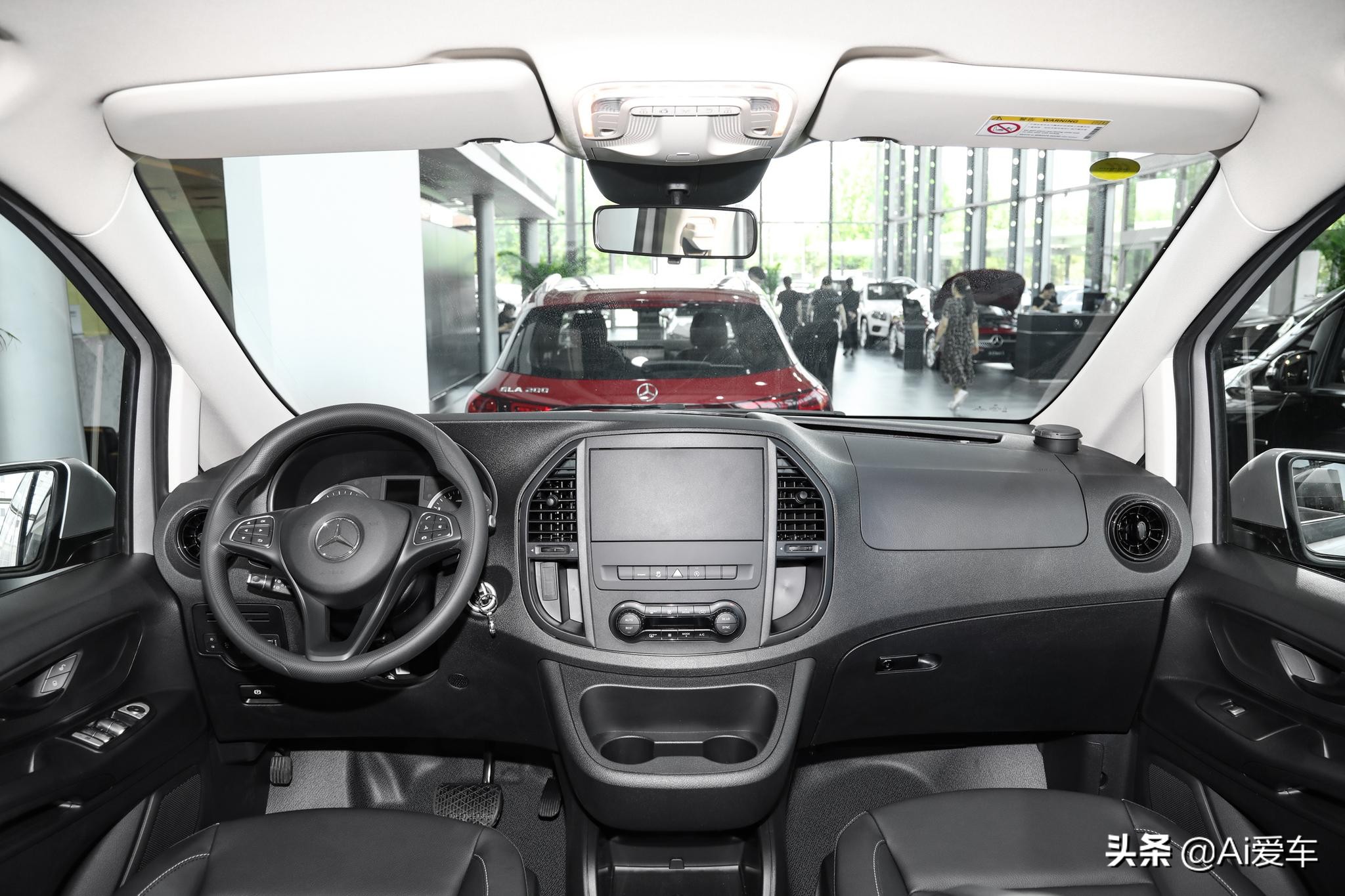 最便宜的奔驰自动挡二手车,2023款奔驰威霆7座原车内饰啥样的