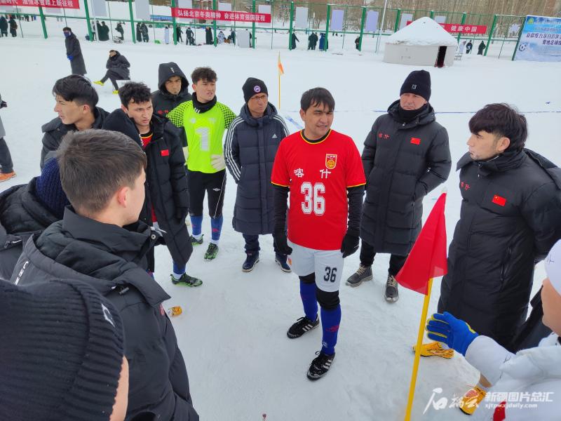 中国足球小将给董路鞠躬,足球小将致敬