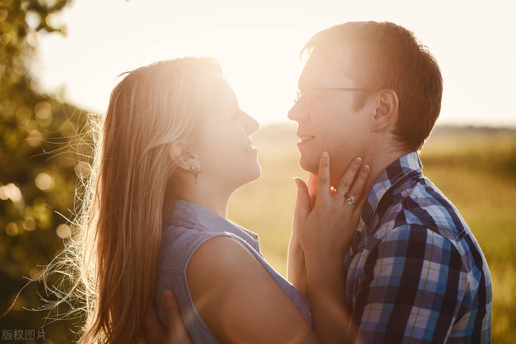 分手前任还看对方动态是什么情况,分手了你们会让前任看你的动态吗