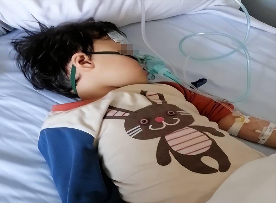 7岁男孩就医医生坠楼,7岁男童感冒去世医生跳楼