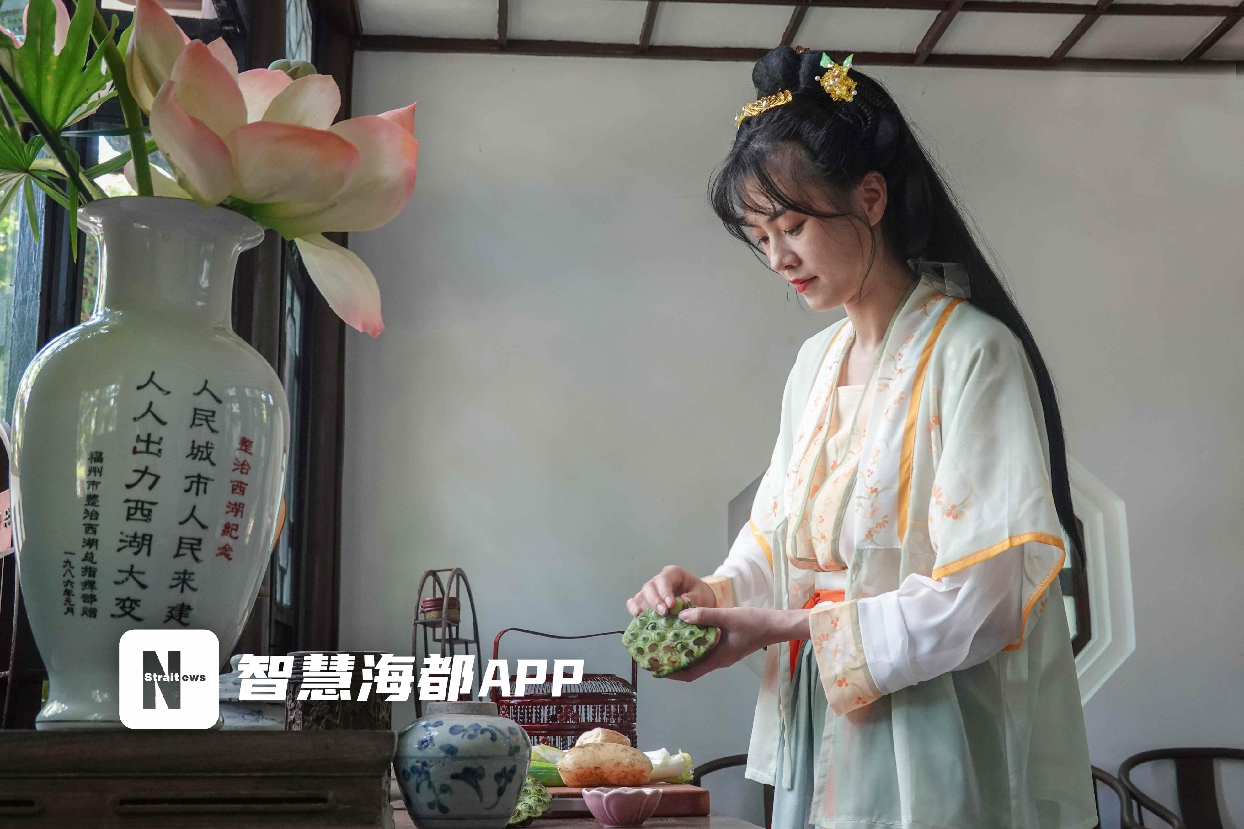 凉拌藕带、荷花糕、莲心茶……这个盛夏，去福州西湖赴一场荷花宴