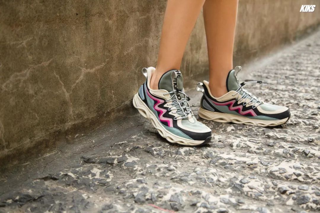 特步也崛起了！减震旋跑鞋来袭，9年结构缓震，成就夏日通勤佳品