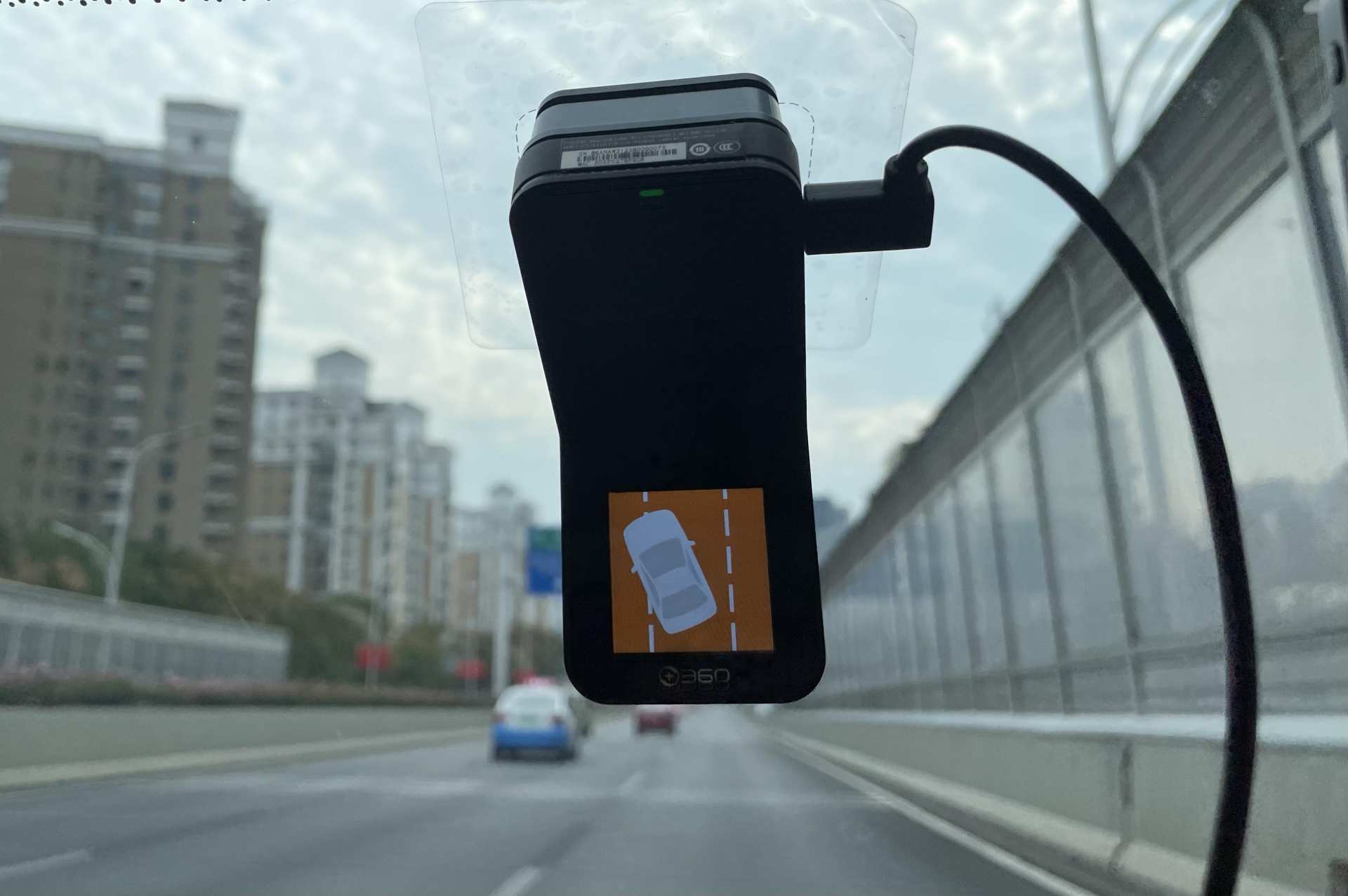 4K画质+四代鹰眼夜视+轨迹AI检索——360行车记录仪G900