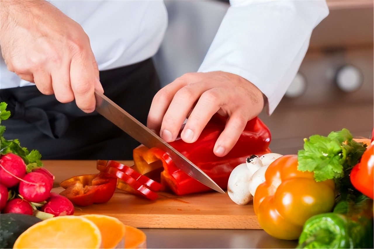 做了几年家常菜的阿姨,家用菜刀选购攻略