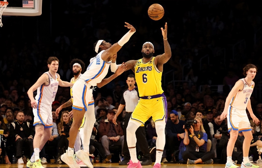 传奇加冕之夜难掩输卡位战遗憾，詹姆斯赛后采访暗示有离队可能？