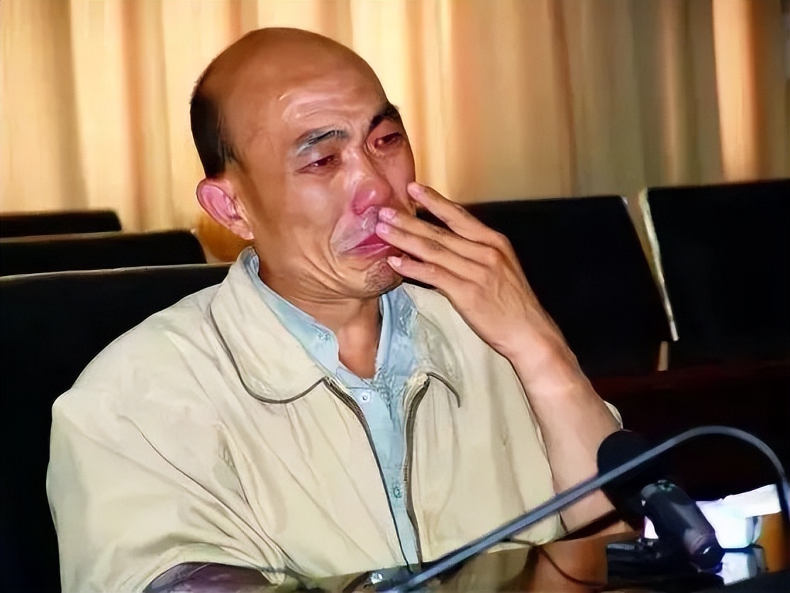 河南农民工买了件绿马甲，被误判13年，差15天刑满却被无罪释放