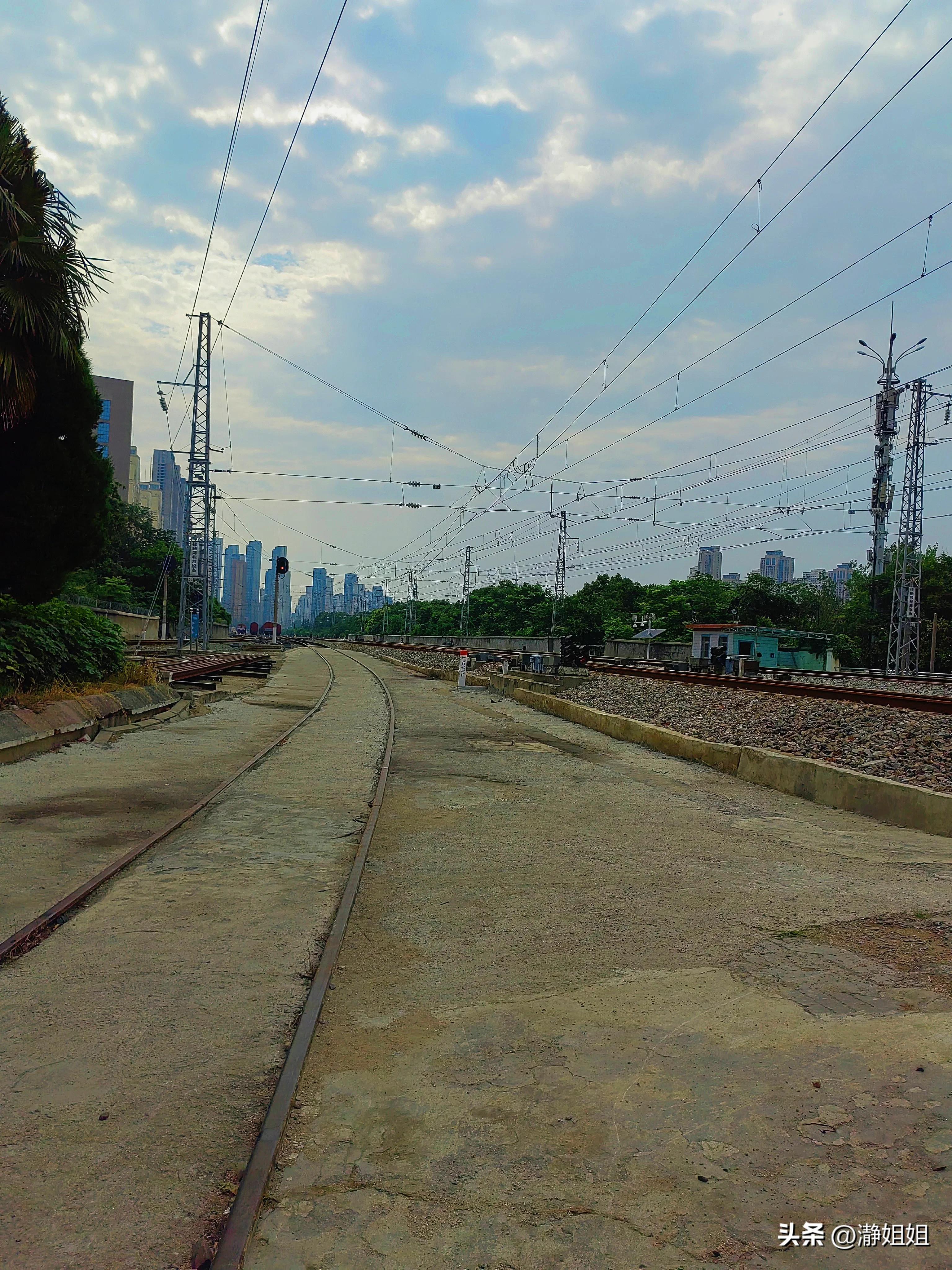 汉阳火车站网红站前花街,汉阳火车站站前花街位置