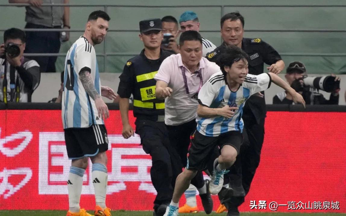 闯入球场的梅西球迷的感受,球迷爱足球