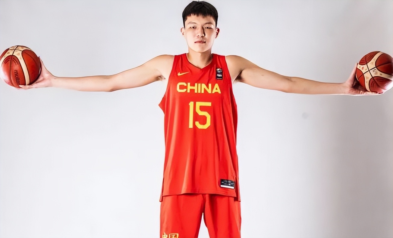 中锋荣光后继有人,19岁妖星带队力克强敌,4项数据队内第一