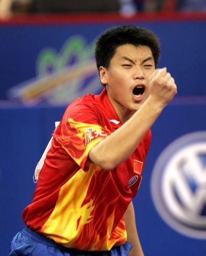 38岁日本足球老将,28岁巨星打日本后卫