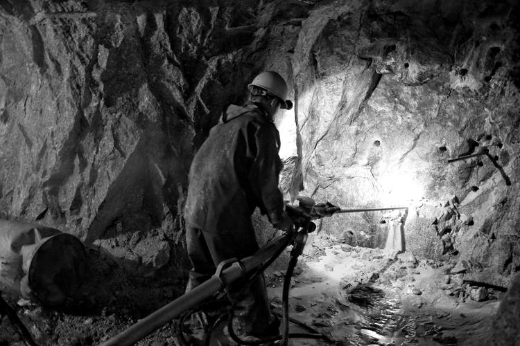 中国钨矿会枯竭吗,大量开采钨矿面临的环境问题