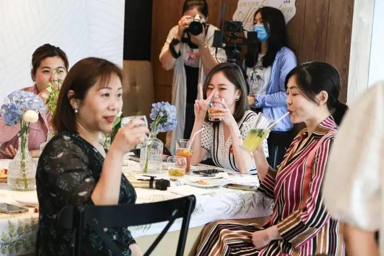 女性绝经是不是越迟越好,女性绝经越早寿命越短吗