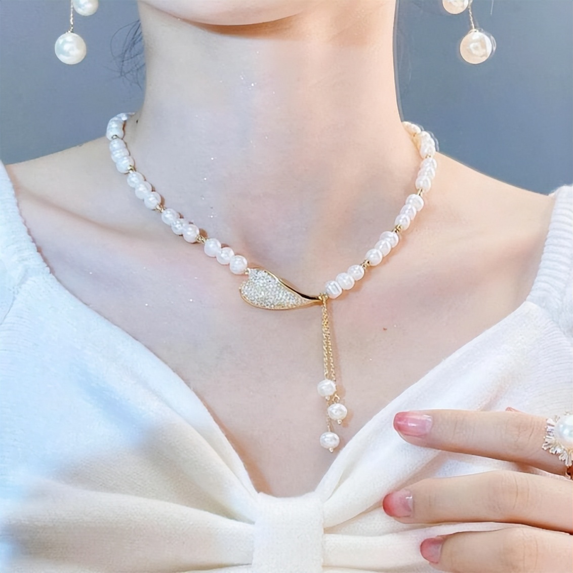 长型粉珍珠项链会不会太显老,戴什么款式珍珠项链不会显老