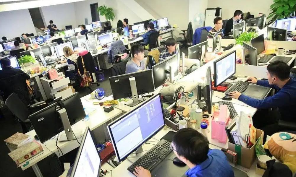 深圳底层工资一般多少钱,2022年深圳打工一般工资多少钱