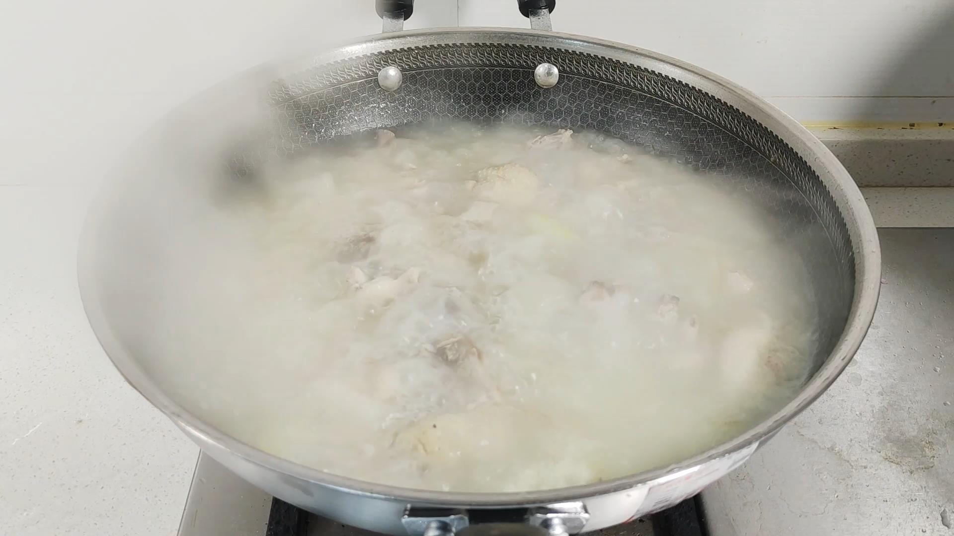 炖鸡汤都放哪些食材好喝,炖鸡汤的正确做法放什么